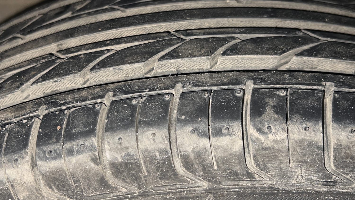 Used 2021 Maruti Suzuki XL6 Zeta MT Petrol Petrol Manual tyres LEFT FRONT TYRE TREAD VIEW