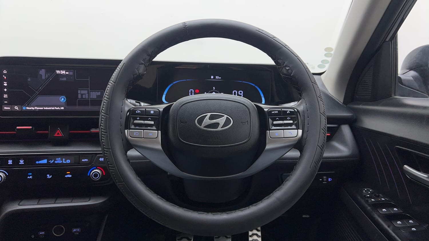Used 2023 Hyundai Verna SX 1.5 Turbo Petrol MT Petrol Manual interior STEERING VIEW