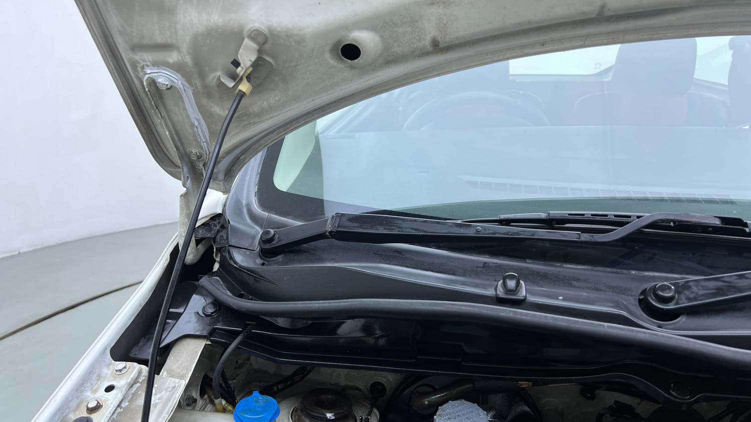 Used 2018 Maruti Suzuki Wagon R LXI CNG Cng Manual engine ENGINE RIGHT SIDE HINGE & APRON VIEW