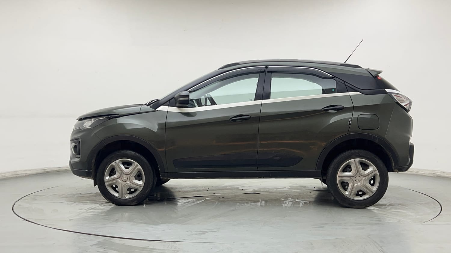 Used 2023 Tata Nexon XM (S) Petrol Manual exterior LEFT SIDE VIEW