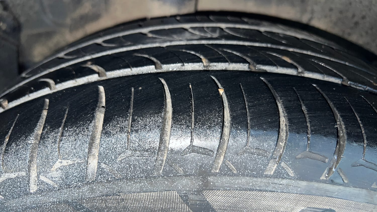 Used 2022 Hyundai New i20 Asta (O) 1.0 Turbo DCT Petrol Automatic tyres RIGHT REAR TYRE TREAD VIEW