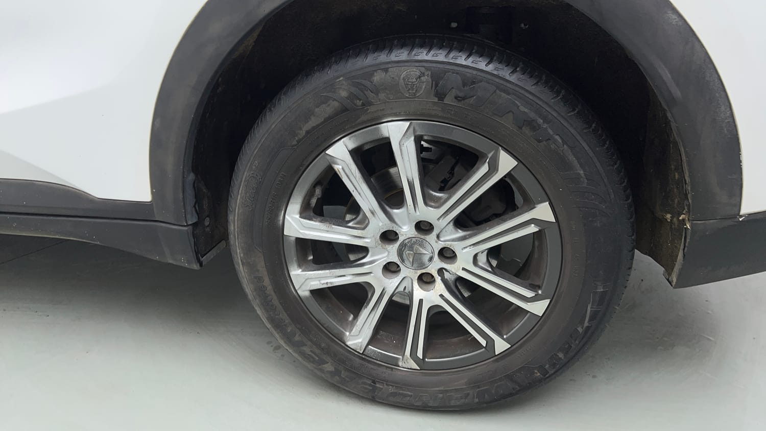 2023 Mahindra XUV700 AX 7 Petrol AT Luxury Pack 7 STR-36