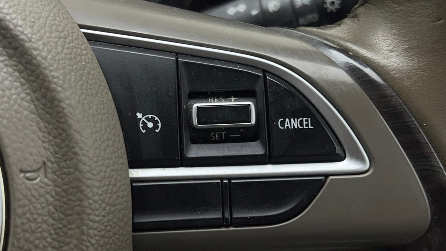 Used 2022 Maruti Suzuki Ertiga ZXi Plus Petrol Manual top_features Cruise control