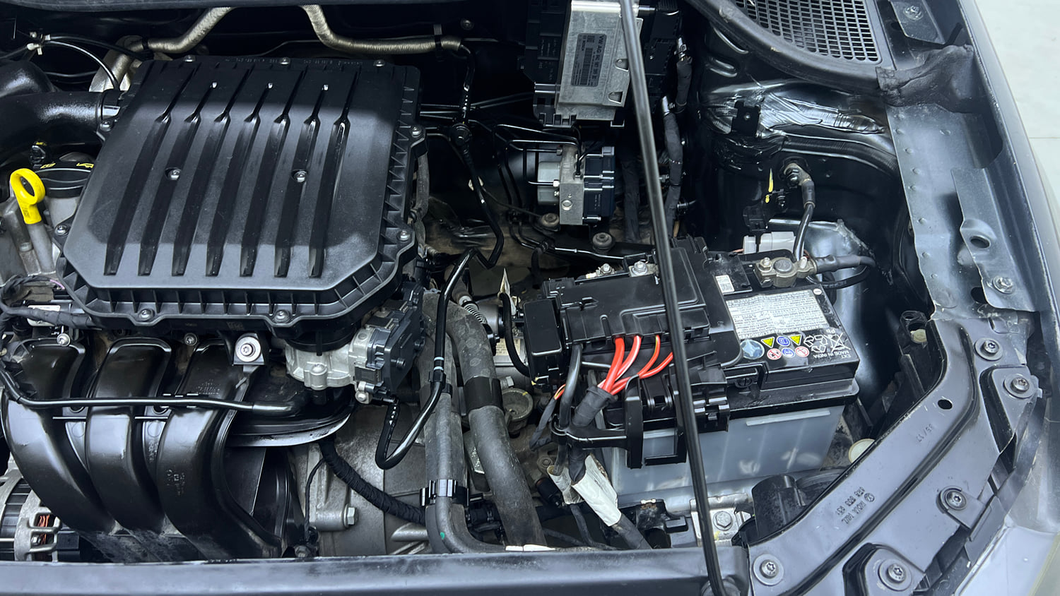 Used 2021 Volkswagen Polo Comfortline 1.0L MPI Petrol Manual engine ENGINE LEFT SIDE VIEW