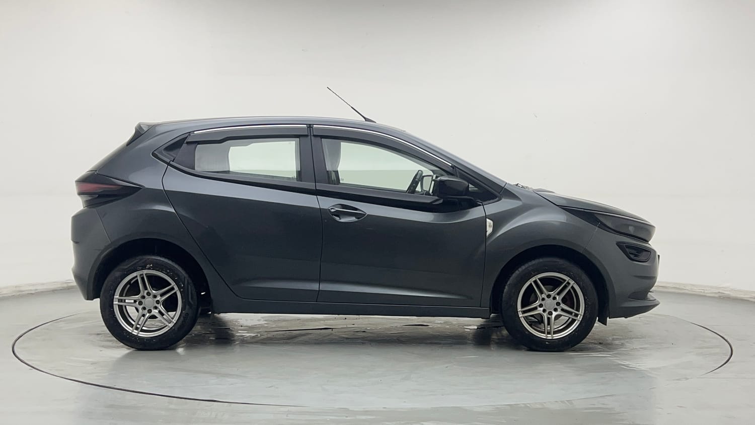 2022 Tata Altroz XE Plus Petrol-5