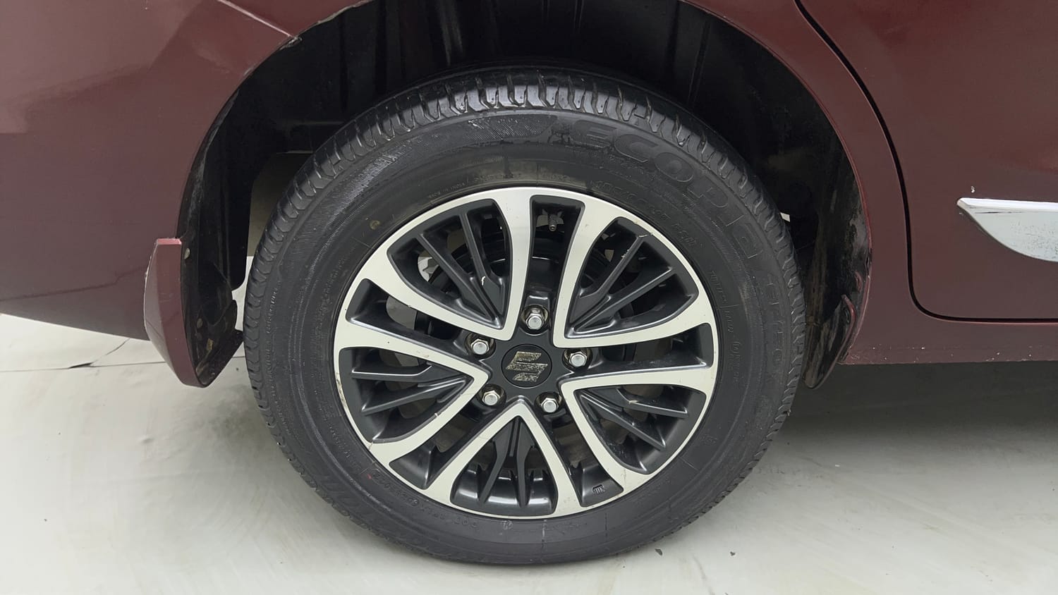 Used 2022 Maruti Suzuki Ertiga ZXi Plus Petrol Manual tyres RIGHT REAR TYRE RIM VIEW
