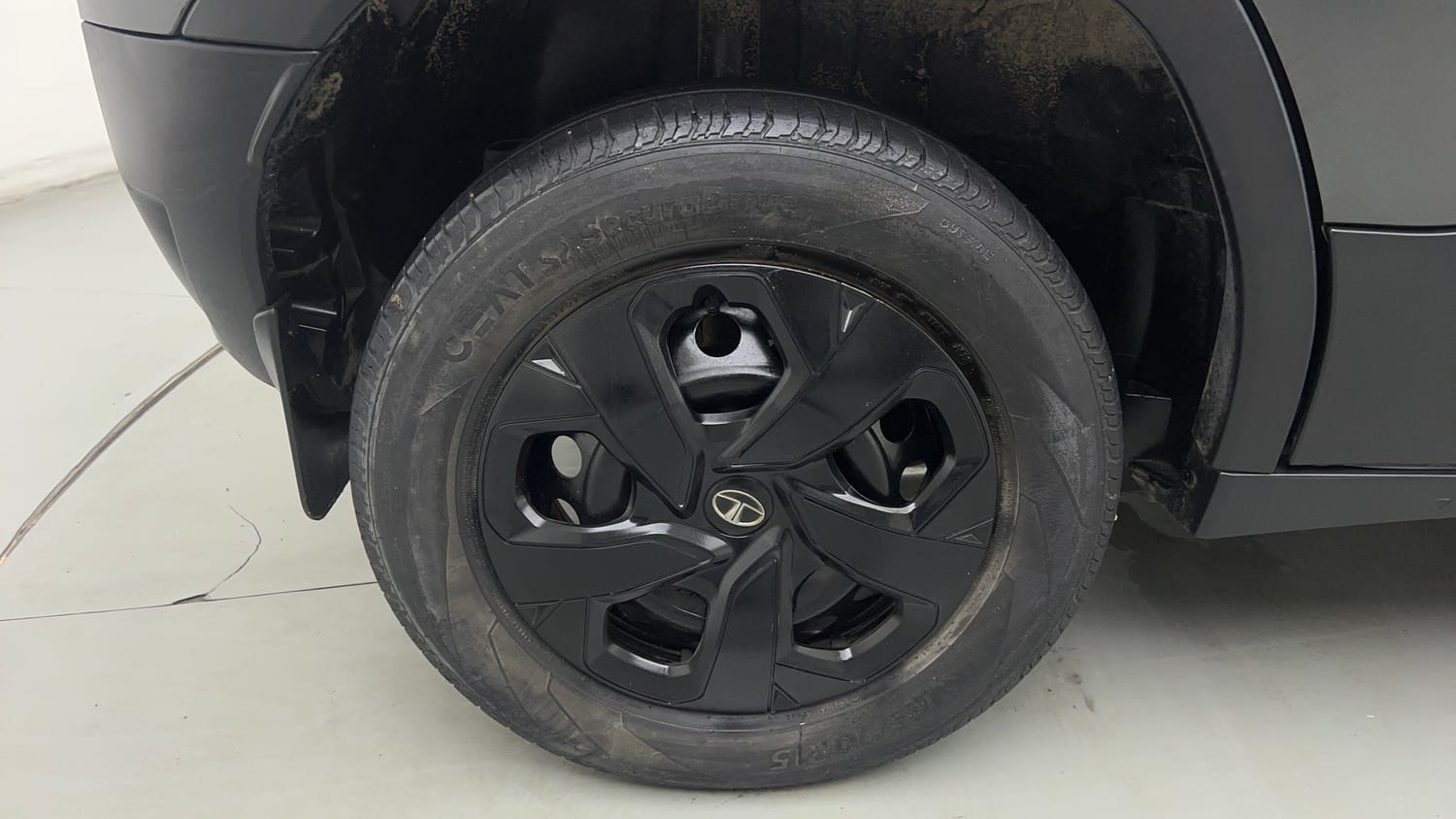 Used 2022 Tata Punch Adventure AMT Petrol Automatic tyres RIGHT REAR TYRE RIM VIEW