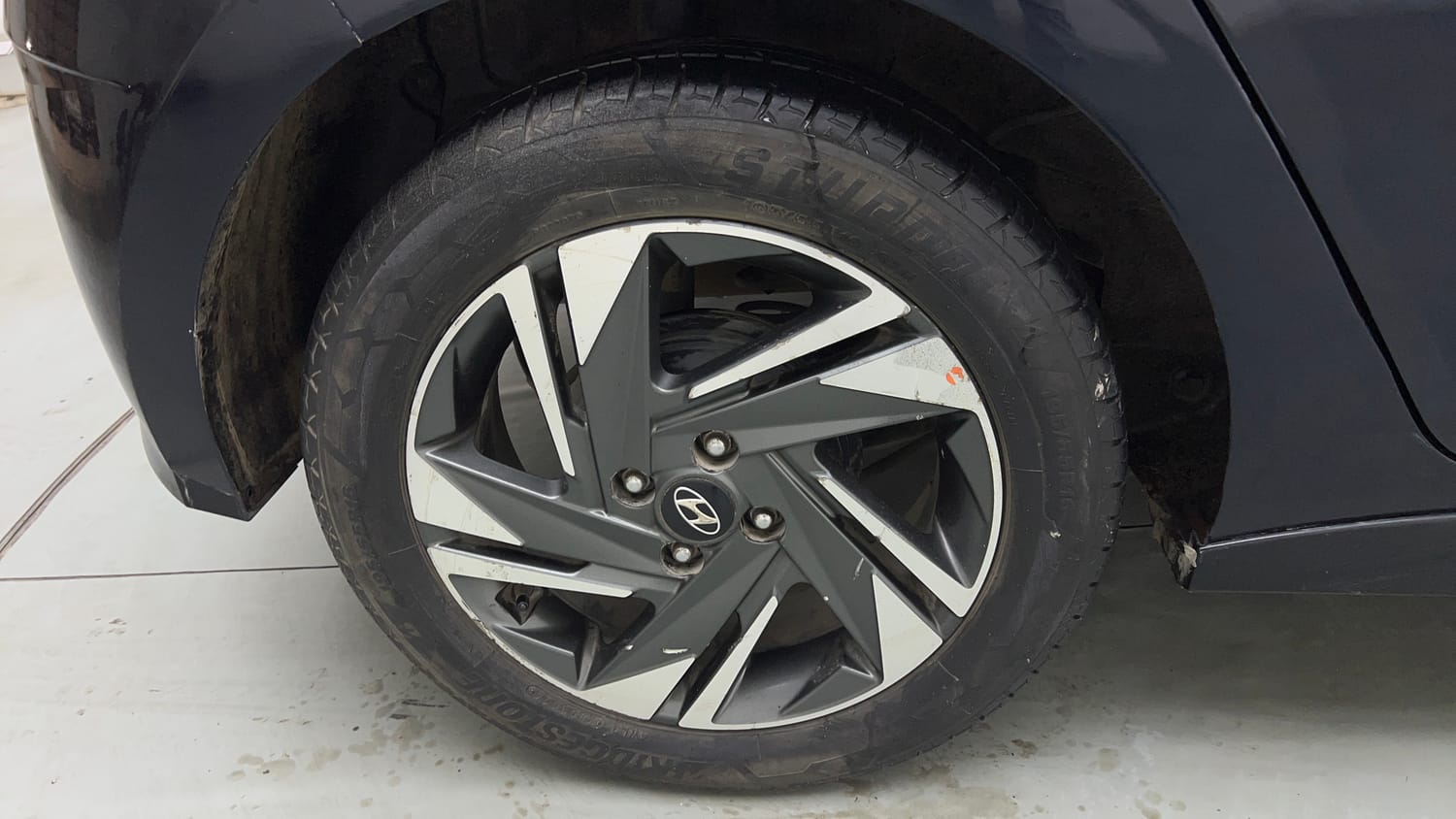 Used 2022 Hyundai New i20 Asta (O) 1.0 Turbo DCT Petrol Automatic tyres RIGHT REAR TYRE RIM VIEW