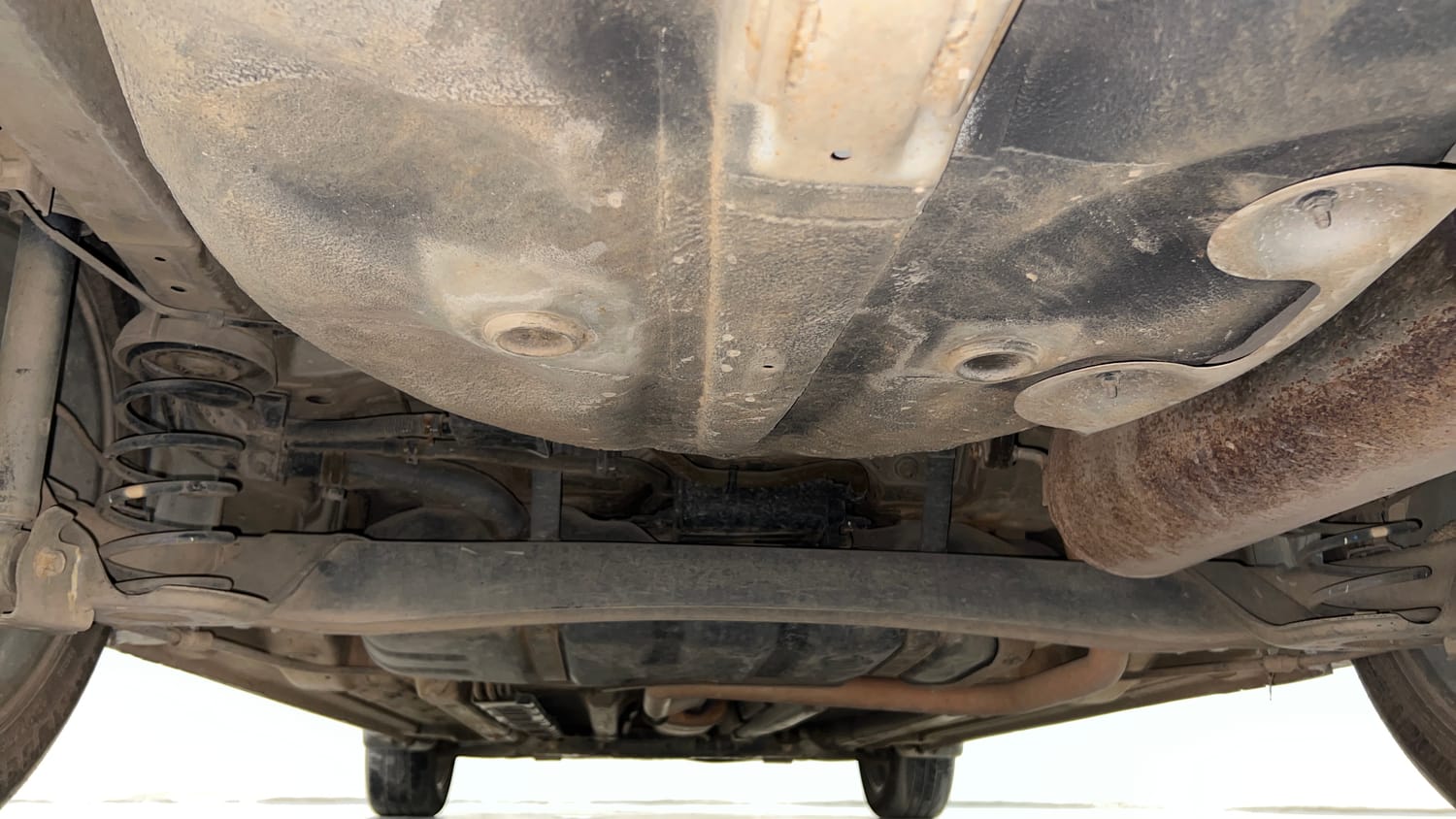 Used 2017 Hyundai Verna SX 1.6 VTVT Petrol Manual extra REAR UNDERBODY VIEW (TAKEN FROM REAR)