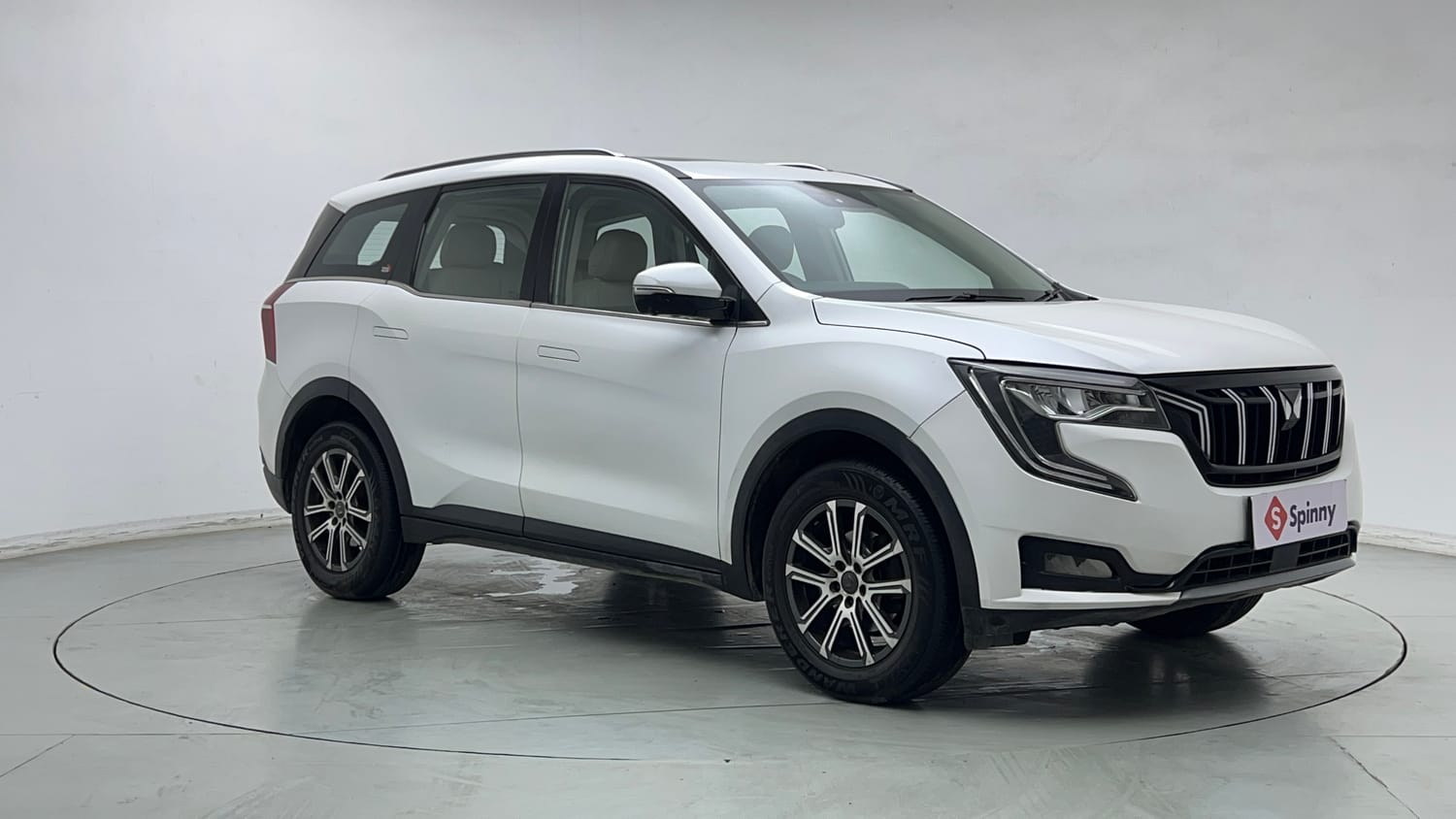 2023 Mahindra XUV700 AX 7 Petrol AT Luxury Pack 7 STR-6