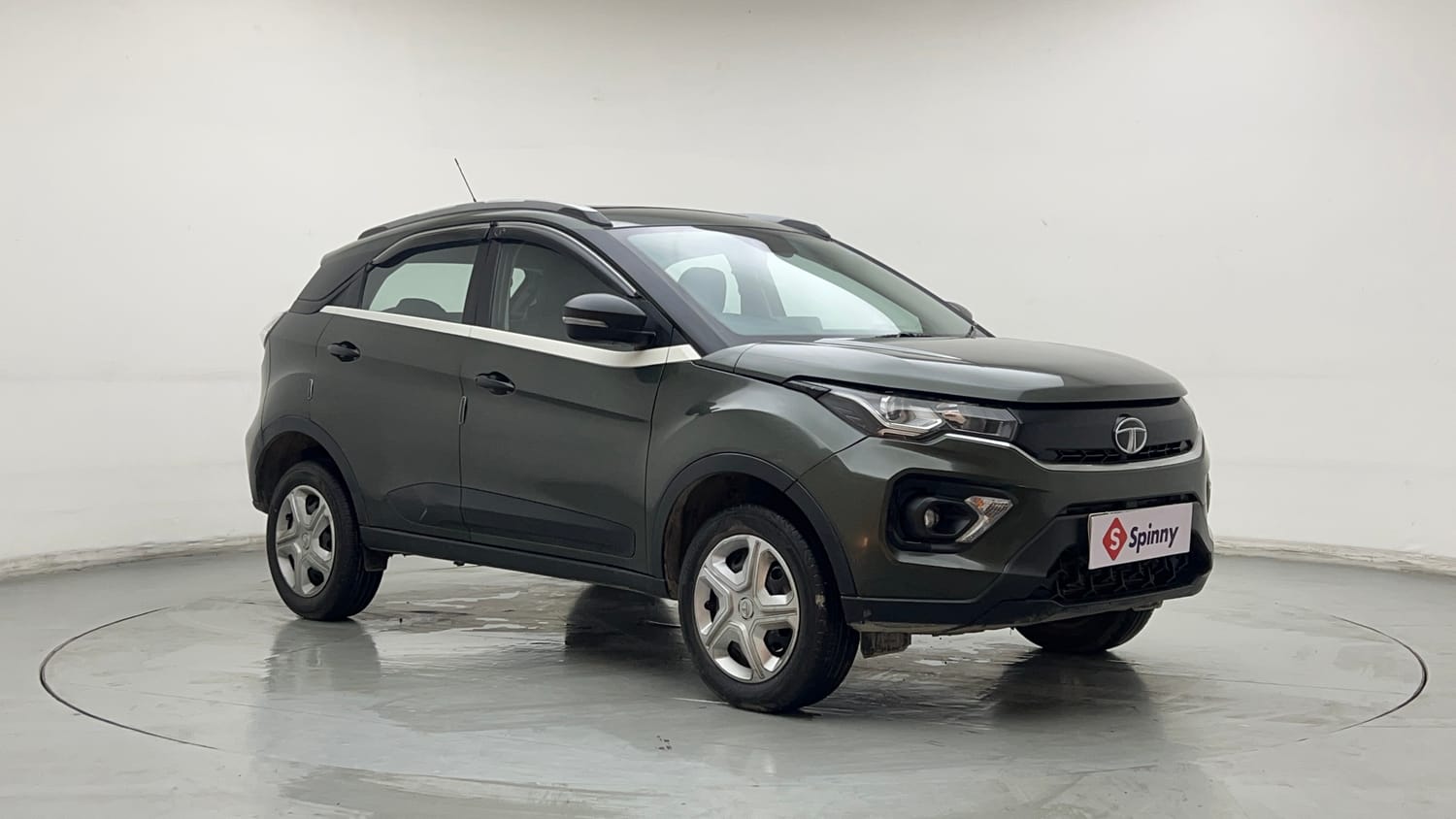 Used 2023 Tata Nexon XM (S) Petrol Manual exterior RIGHT FRONT CORNER VIEW