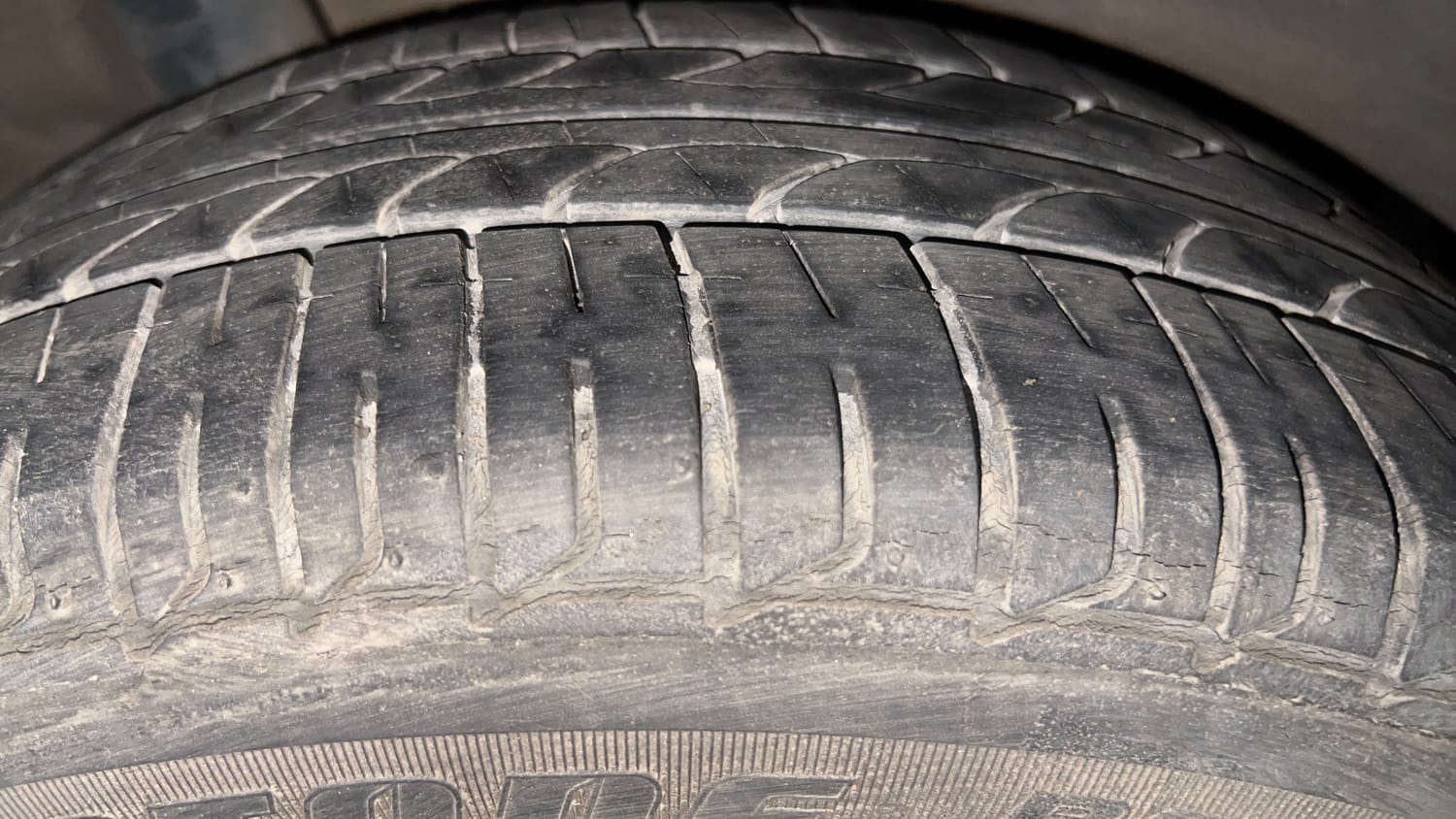 Used 2017 Hyundai Verna SX 1.6 VTVT Petrol Manual tyres RIGHT REAR TYRE TREAD VIEW
