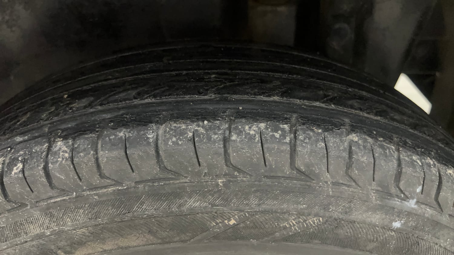 Used 2014 Maruti Suzuki Swift VXi Petrol Manual tyres LEFT REAR TYRE TREAD VIEW