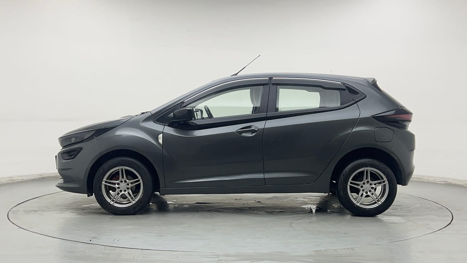 2022 Tata Altroz XE Plus Petrol-1