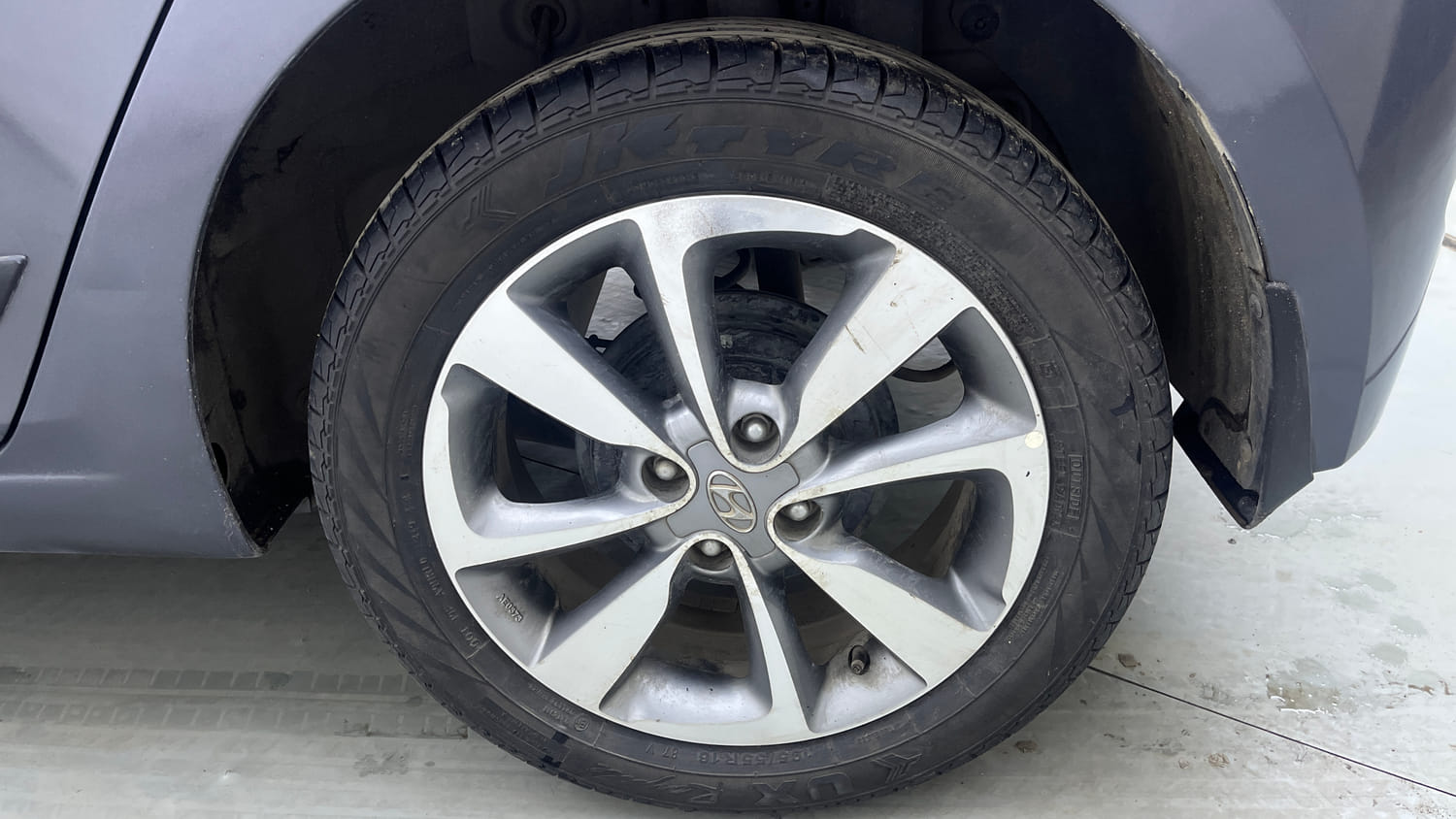 Used 2017 Hyundai Elite i20 Asta 1.2 Petrol Manual tyres LEFT REAR TYRE RIM VIEW