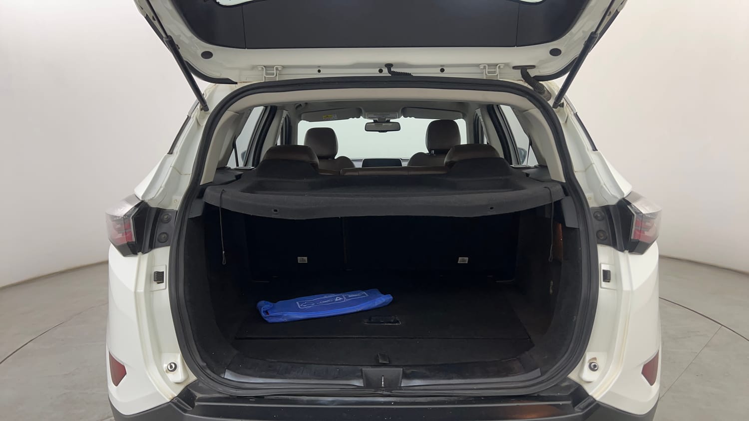 Used 2022 Tata Harrier XZS Diesel Manual interior DICKY INSIDE VIEW