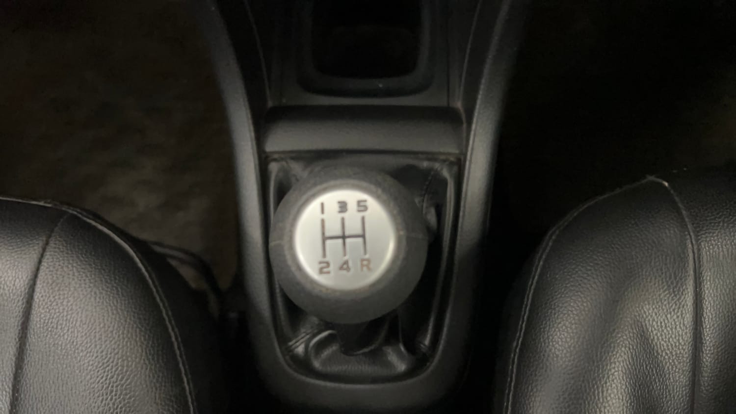Used 2014 Maruti Suzuki Swift VXi Petrol Manual interior GEAR  KNOB VIEW