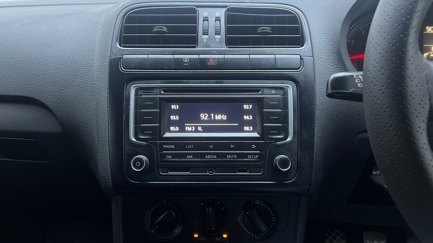 Used 2021 Volkswagen Polo Comfortline 1.0L MPI Petrol Manual interior MUSIC SYSTEM & AC CONTROL VIEW