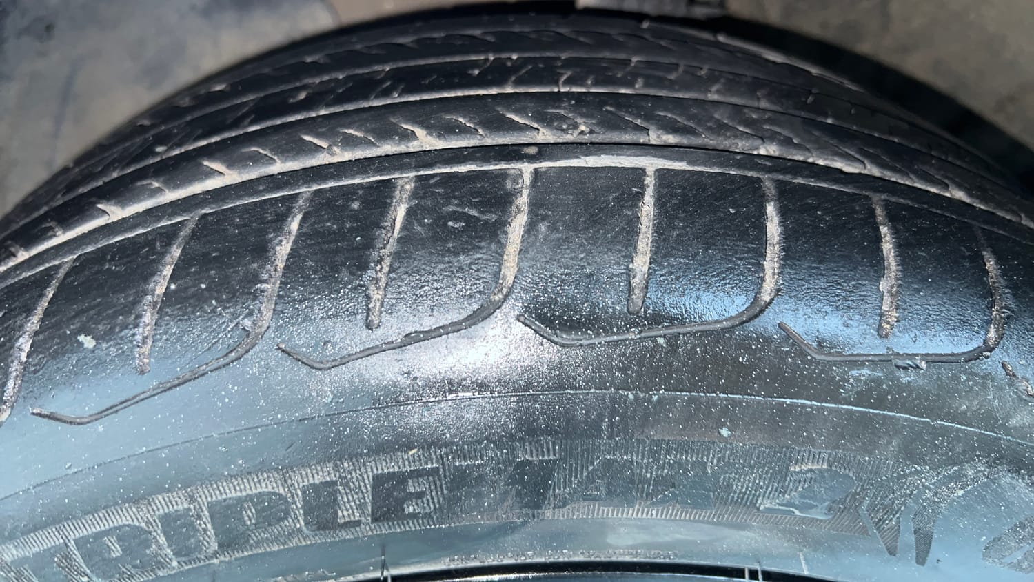 Used 2023 Hyundai Verna SX 1.5 Turbo Petrol MT Petrol Manual tyres LEFT FRONT TYRE TREAD VIEW