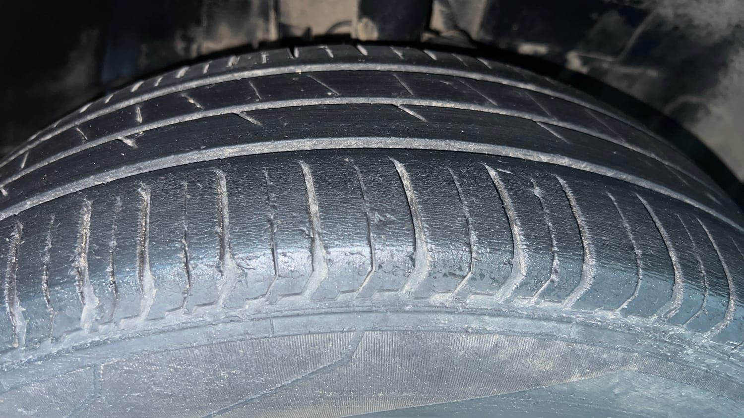 Used 2022 Tata Punch Adventure AMT Petrol Automatic tyres RIGHT FRONT TYRE TREAD VIEW