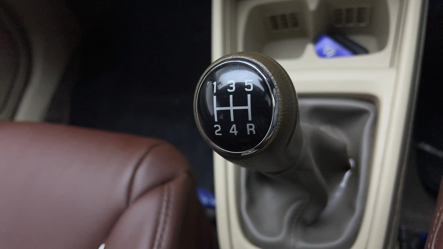 Used 2022 Maruti Suzuki Ertiga ZXi Plus Petrol Manual interior GEAR  KNOB VIEW