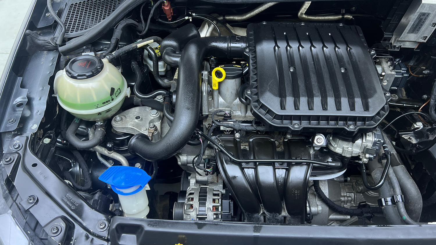 Used 2021 Volkswagen Polo Comfortline 1.0L MPI Petrol Manual engine ENGINE RIGHT SIDE VIEW