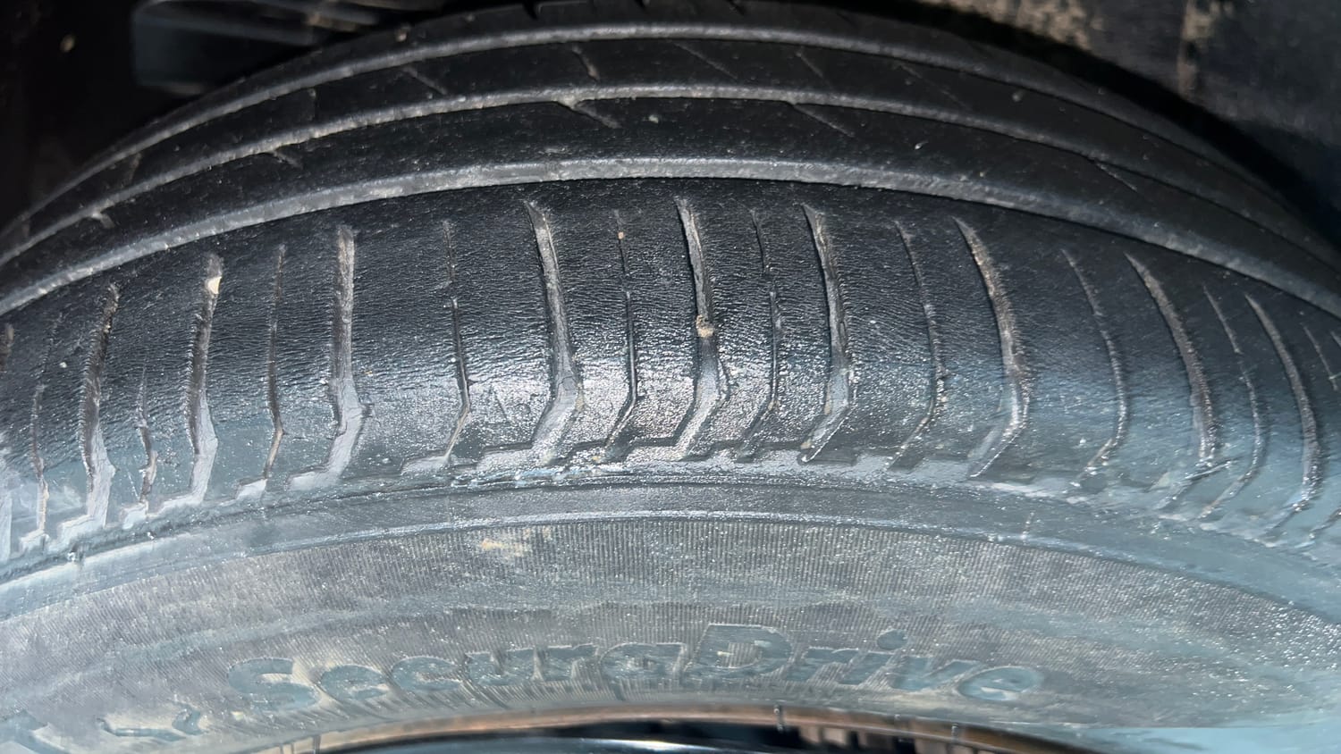 Used 2022 Tata Punch Adventure AMT Petrol Automatic tyres RIGHT REAR TYRE TREAD VIEW