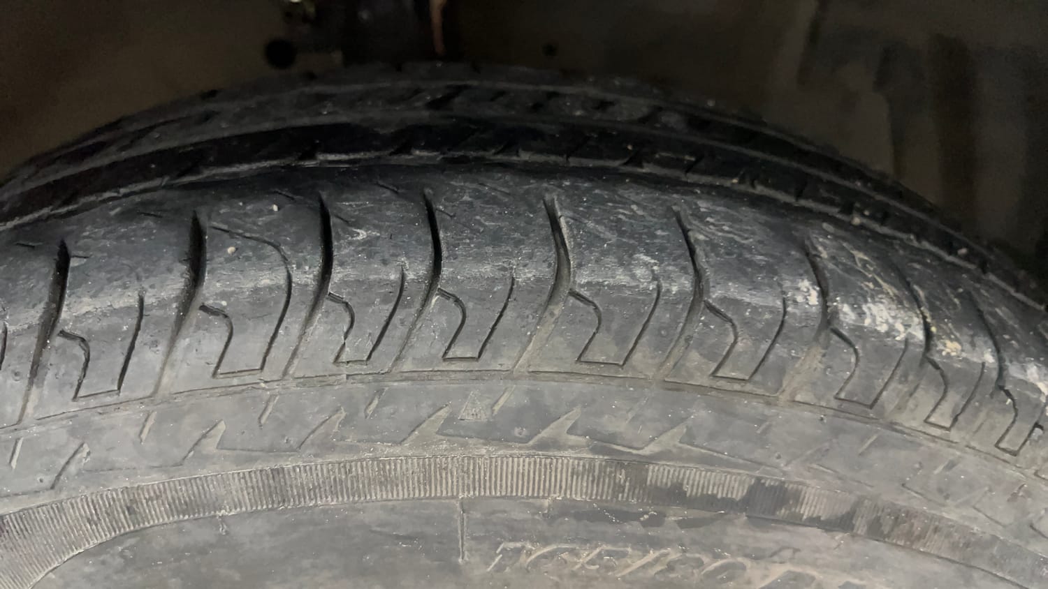 Used 2014 Maruti Suzuki Swift VXi Petrol Manual tyres RIGHT FRONT TYRE TREAD VIEW
