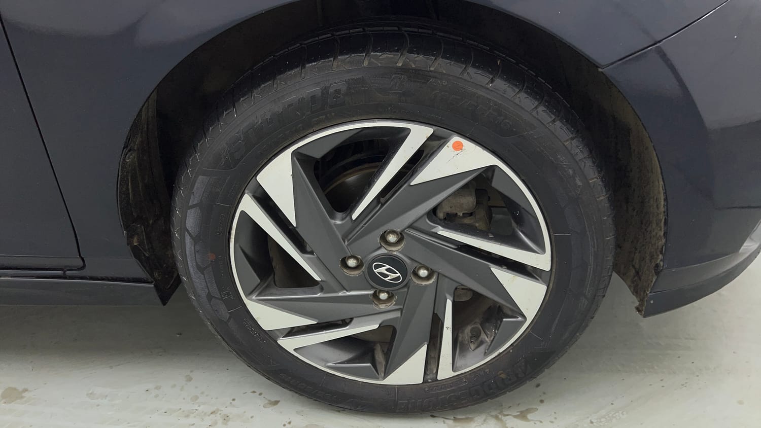 Used 2022 Hyundai New i20 Asta (O) 1.0 Turbo DCT Petrol Automatic tyres RIGHT FRONT TYRE RIM VIEW