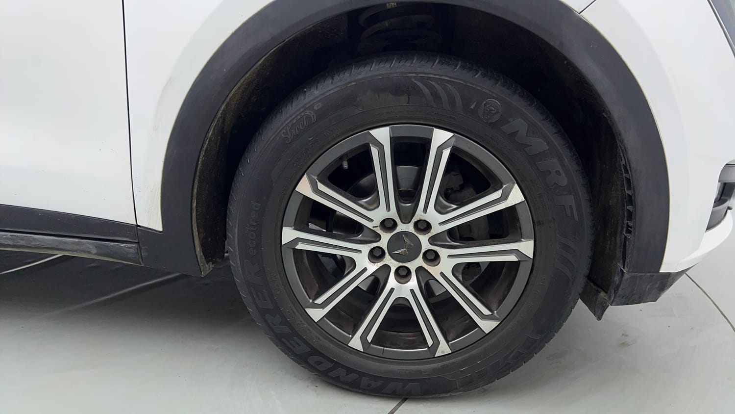 2023 Mahindra XUV700 AX 7 Petrol AT Luxury Pack 7 STR-33