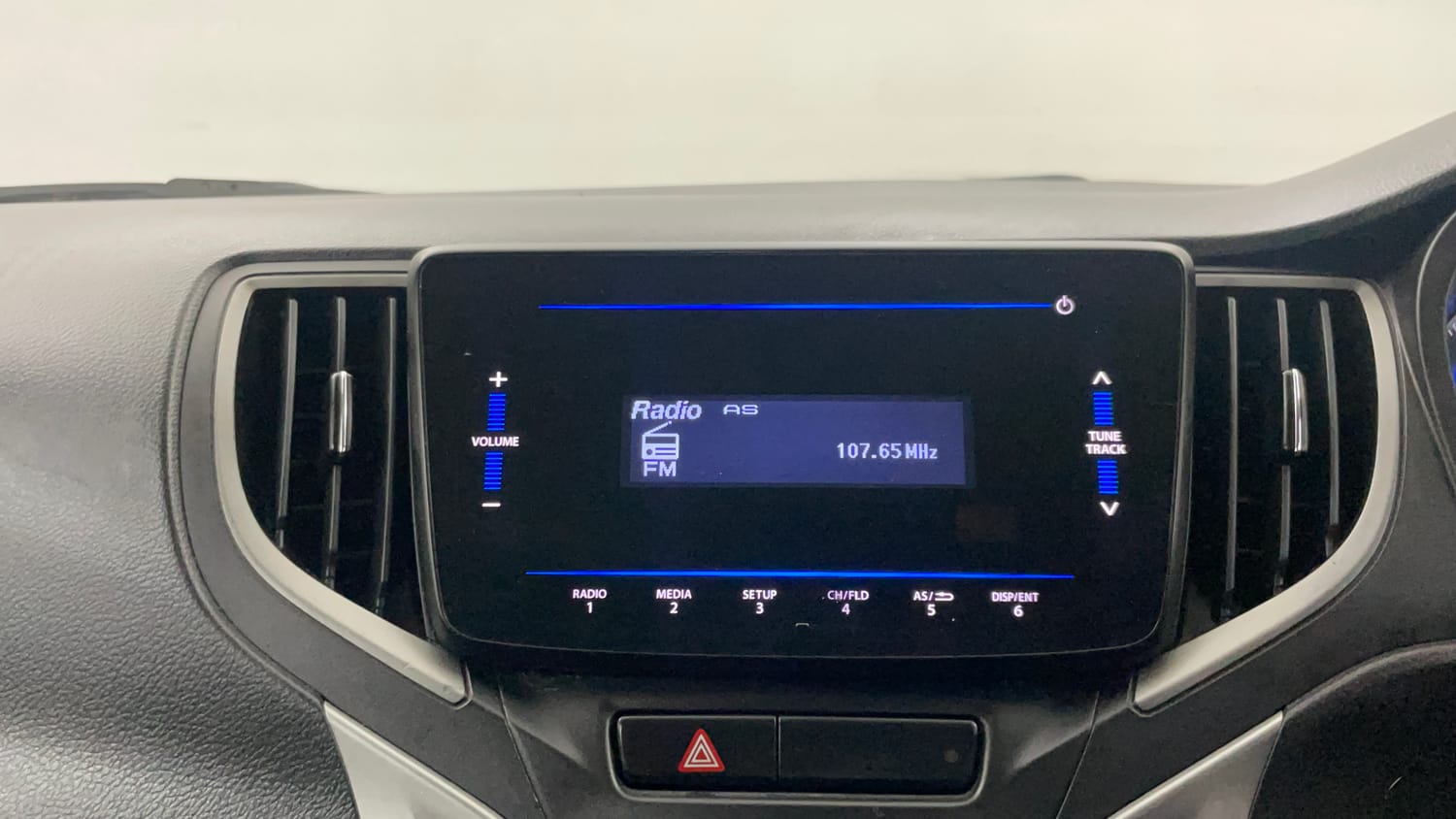 Used 2019 Maruti Suzuki Baleno Delta 1.2 Petrol Manual interior MUSIC SYSTEM & AC CONTROL VIEW