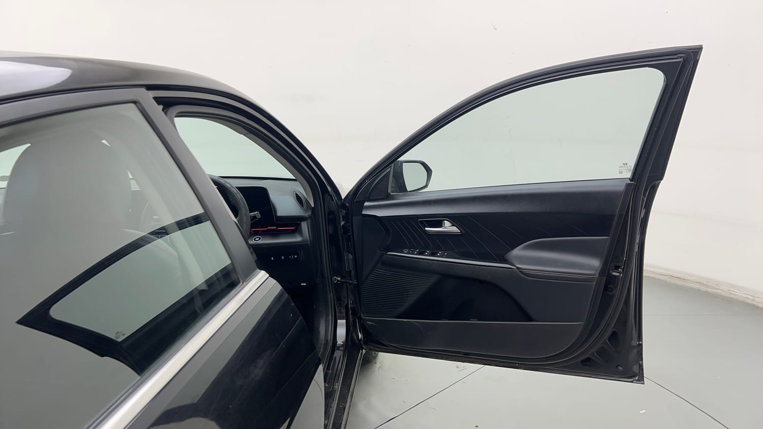 Used 2023 Hyundai Verna SX 1.5 Turbo Petrol MT Petrol Manual interior RIGHT FRONT DOOR OPEN VIEW