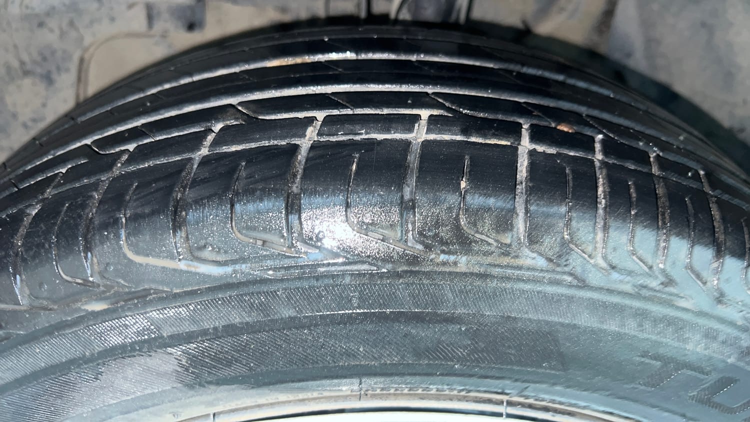 Used 2023 Tata Nexon XM (S) Petrol Manual tyres LEFT FRONT TYRE TREAD VIEW