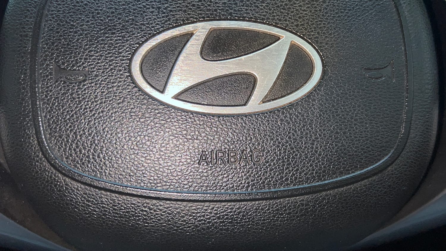 Used 2023 Hyundai Verna SX 1.5 Turbo Petrol MT Petrol Manual top_features Airbags