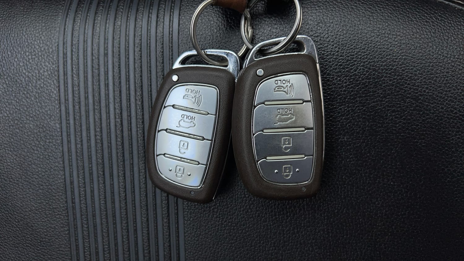 Used 2022 Hyundai New i20 Asta (O) 1.0 Turbo DCT Petrol Automatic extra CAR KEY VIEW