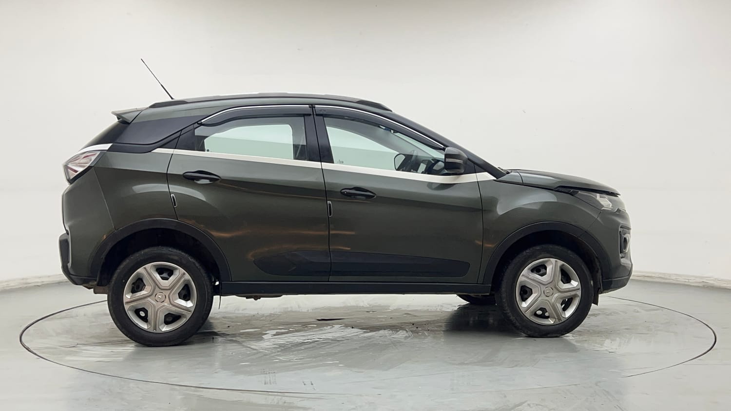 Used 2023 Tata Nexon XM (S) Petrol Manual exterior RIGHT SIDE VIEW