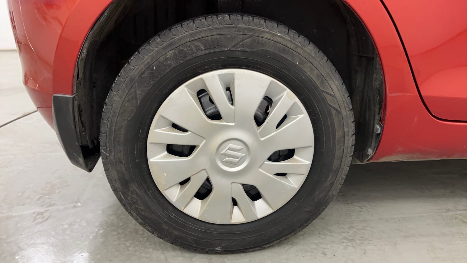 Used 2014 Maruti Suzuki Swift VXi Petrol Manual tyres RIGHT REAR TYRE RIM VIEW