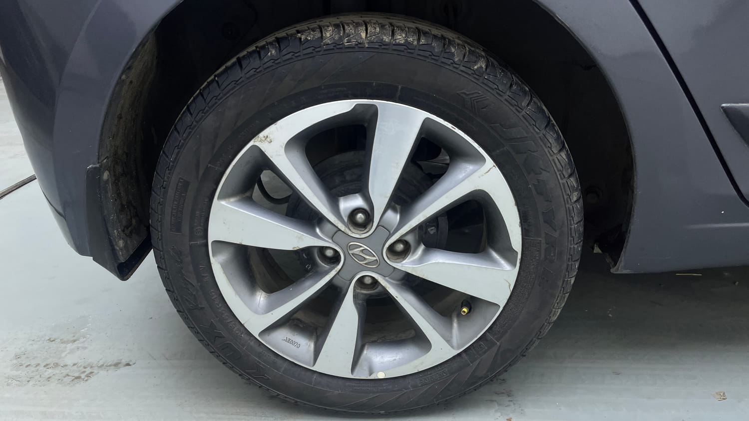 Used 2017 Hyundai Elite i20 Asta 1.2 Petrol Manual tyres RIGHT REAR TYRE RIM VIEW
