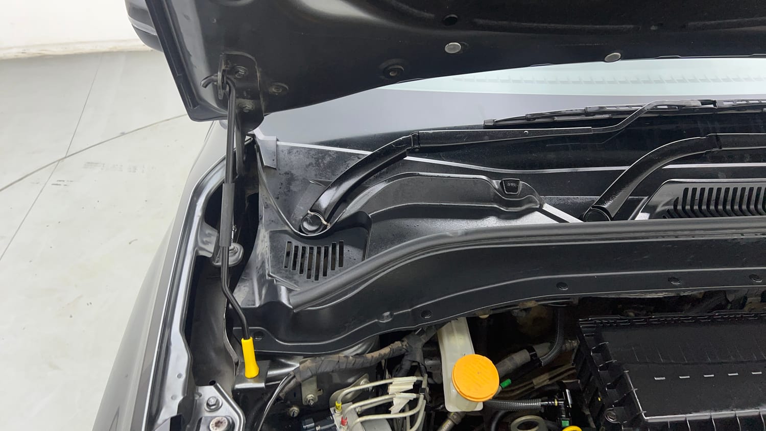 Used 2022 Tata Punch Adventure AMT Petrol Automatic engine ENGINE RIGHT SIDE HINGE & APRON VIEW