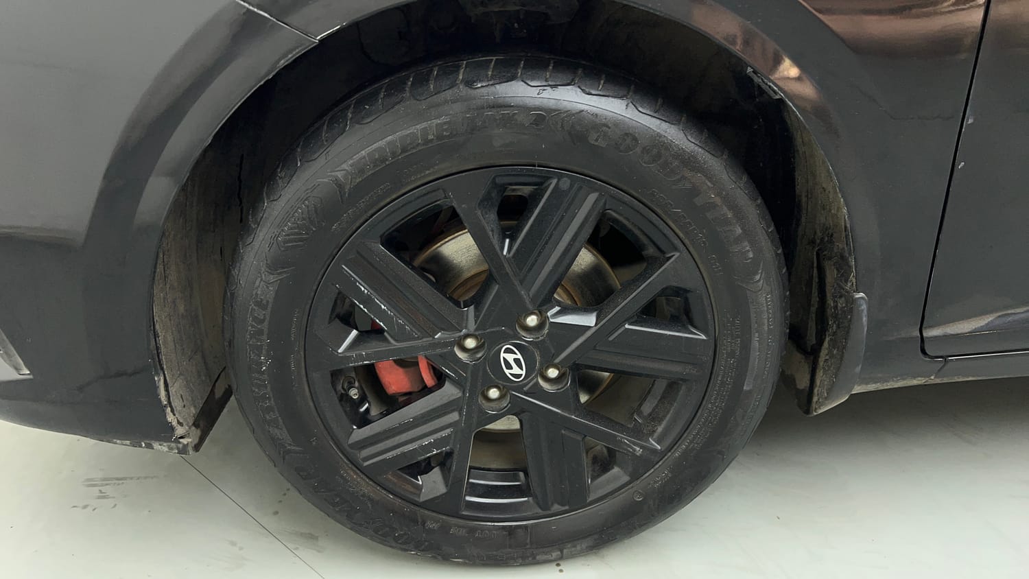 Used 2023 Hyundai Verna SX 1.5 Turbo Petrol MT Petrol Manual tyres LEFT FRONT TYRE RIM VIEW