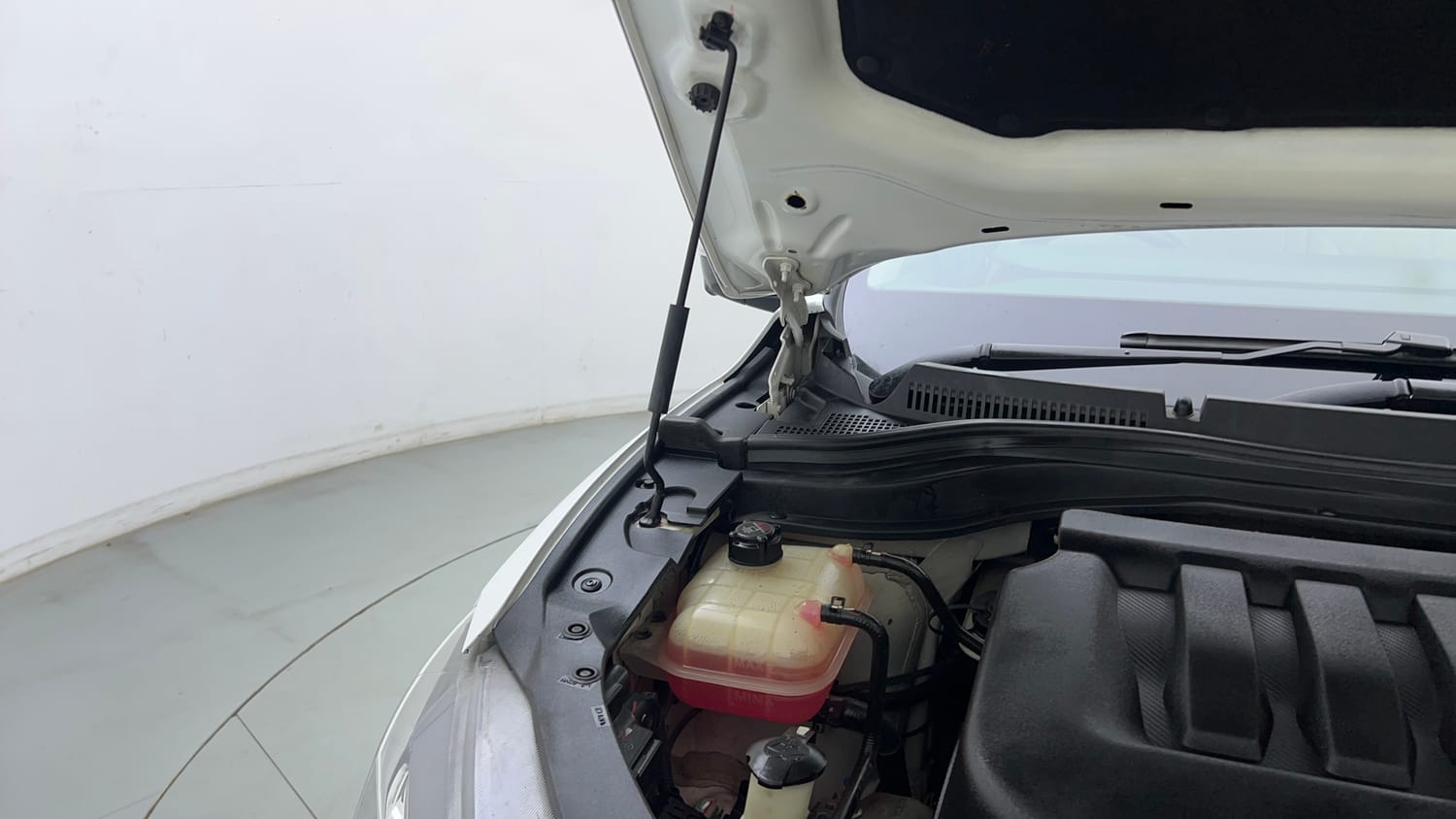 2023 Mahindra XUV700 AX 7 Petrol AT Luxury Pack 7 STR-32