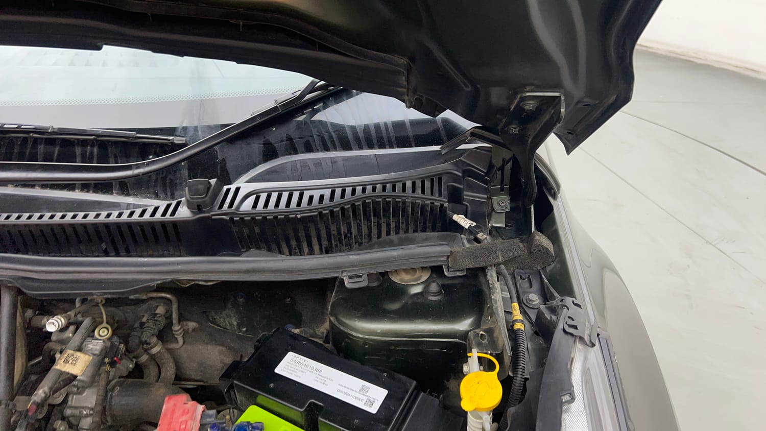 Used 2023 Tata Nexon XM (S) Petrol Manual engine ENGINE LEFT SIDE HINGE & APRON VIEW