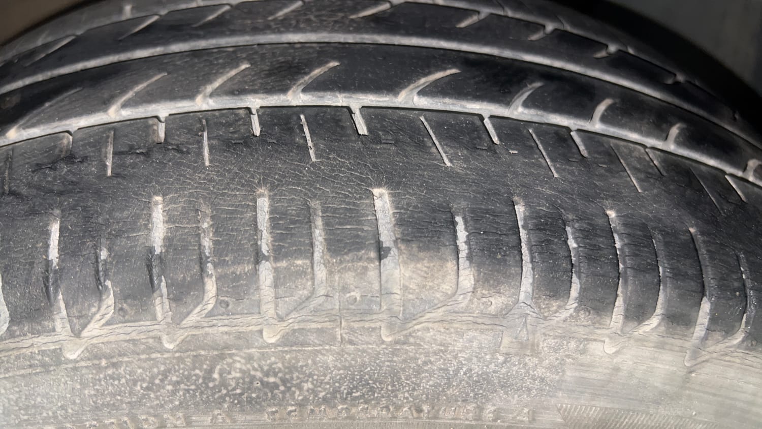 Used 2017 Hyundai Verna SX 1.6 VTVT Petrol Manual tyres RIGHT FRONT TYRE TREAD VIEW