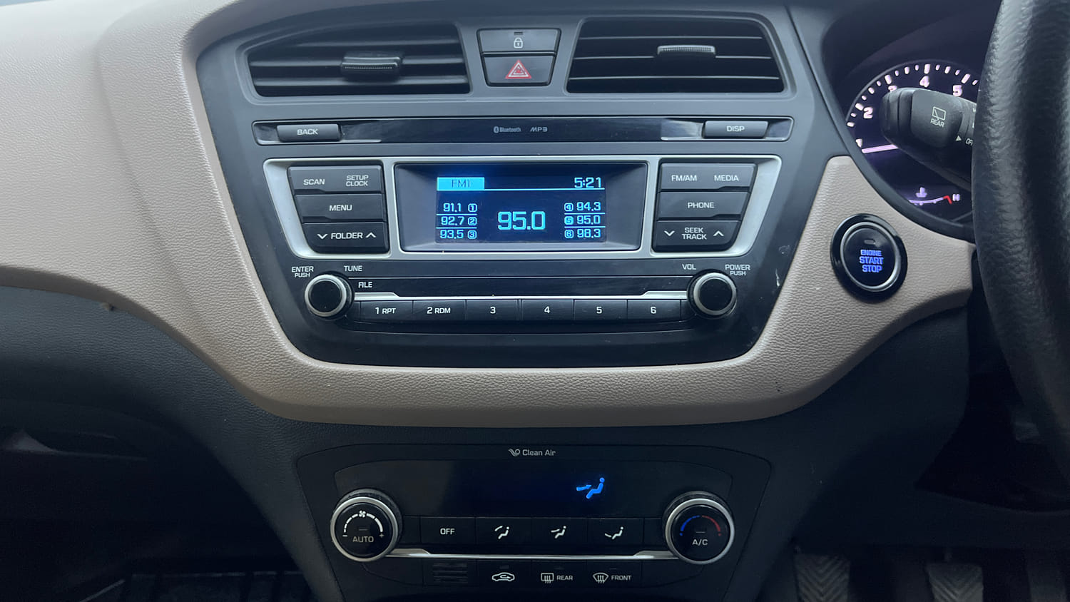 Used 2017 Hyundai Elite i20 Asta 1.2 Petrol Manual interior MUSIC SYSTEM & AC CONTROL VIEW