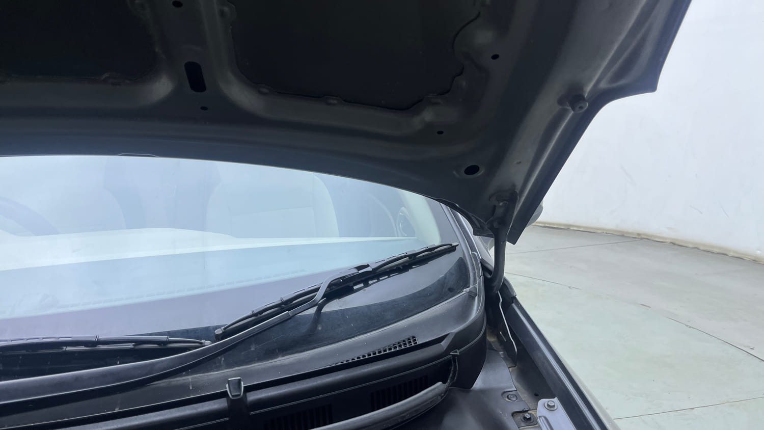 Used 2017 Hyundai Elite i20 Asta 1.2 Petrol Manual engine ENGINE LEFT SIDE HINGE & APRON VIEW