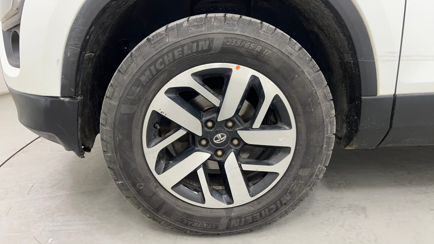 Used 2022 Tata Harrier XZS Diesel Manual tyres LEFT FRONT TYRE RIM VIEW
