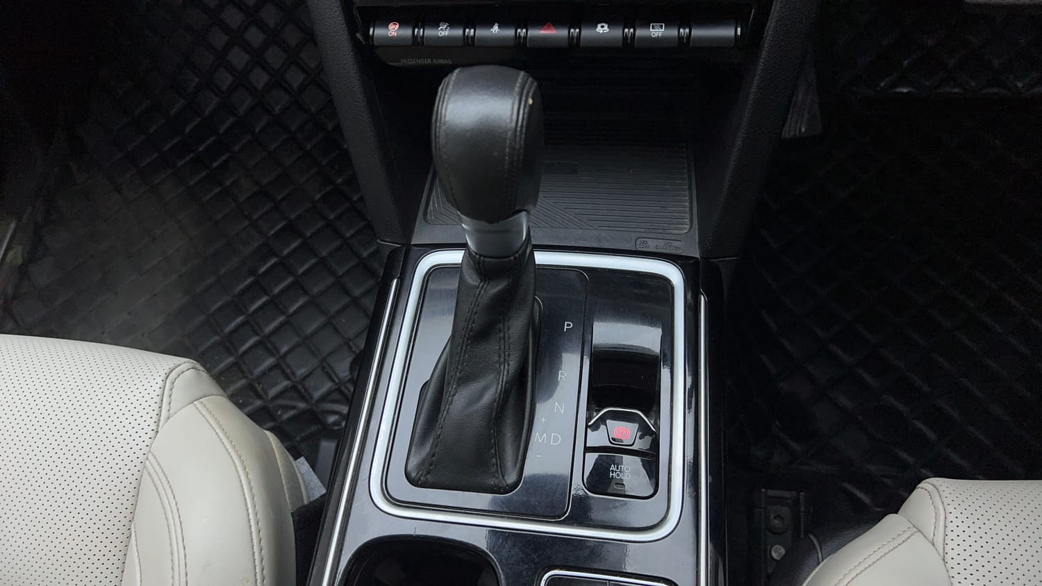 2023 Mahindra XUV700 AX 7 Petrol AT Luxury Pack 7 STR-16