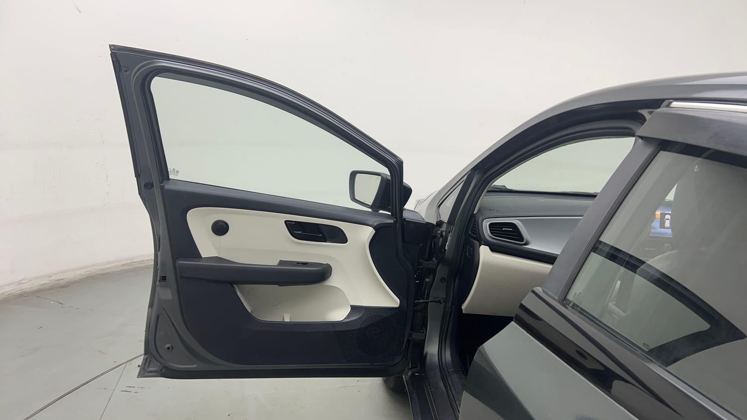 2022 Tata Altroz XE Plus Petrol-21