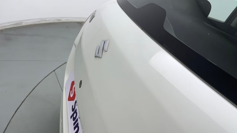 Used 2017 Maruti Suzuki Swift Lxi (O) Petrol Manual dents MINOR DENT