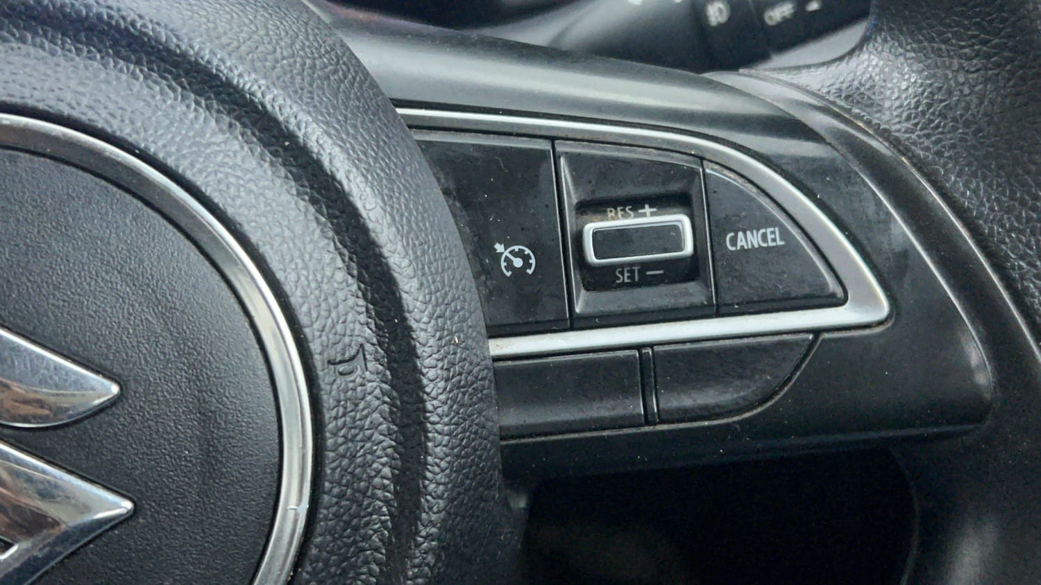 Used 2021 Maruti Suzuki XL6 Zeta MT Petrol Petrol Manual top_features Cruise control